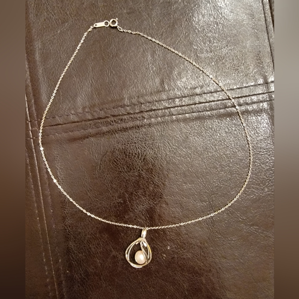Sterling Silver and genuine Pearl necklace